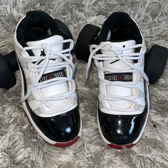 AIR JORDAN 11 RETRO LOW - Picture 3 of 7
